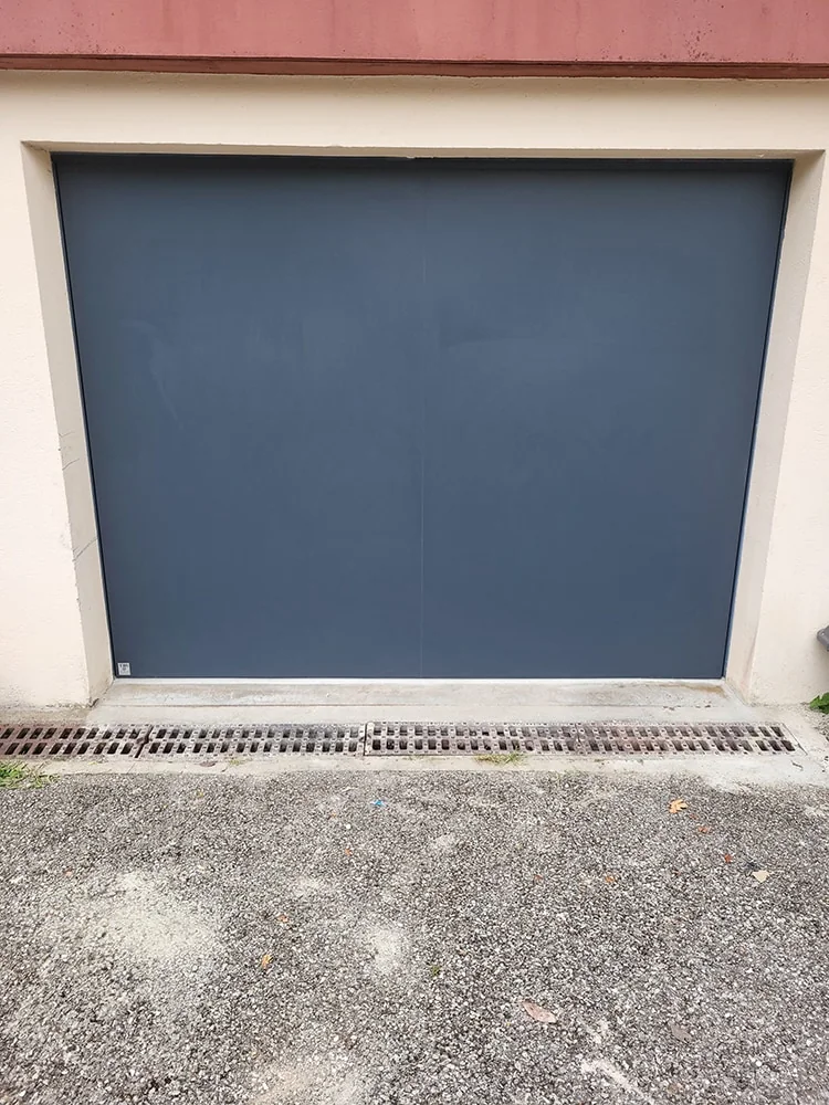 AquaLOCK flood-resistant garage door