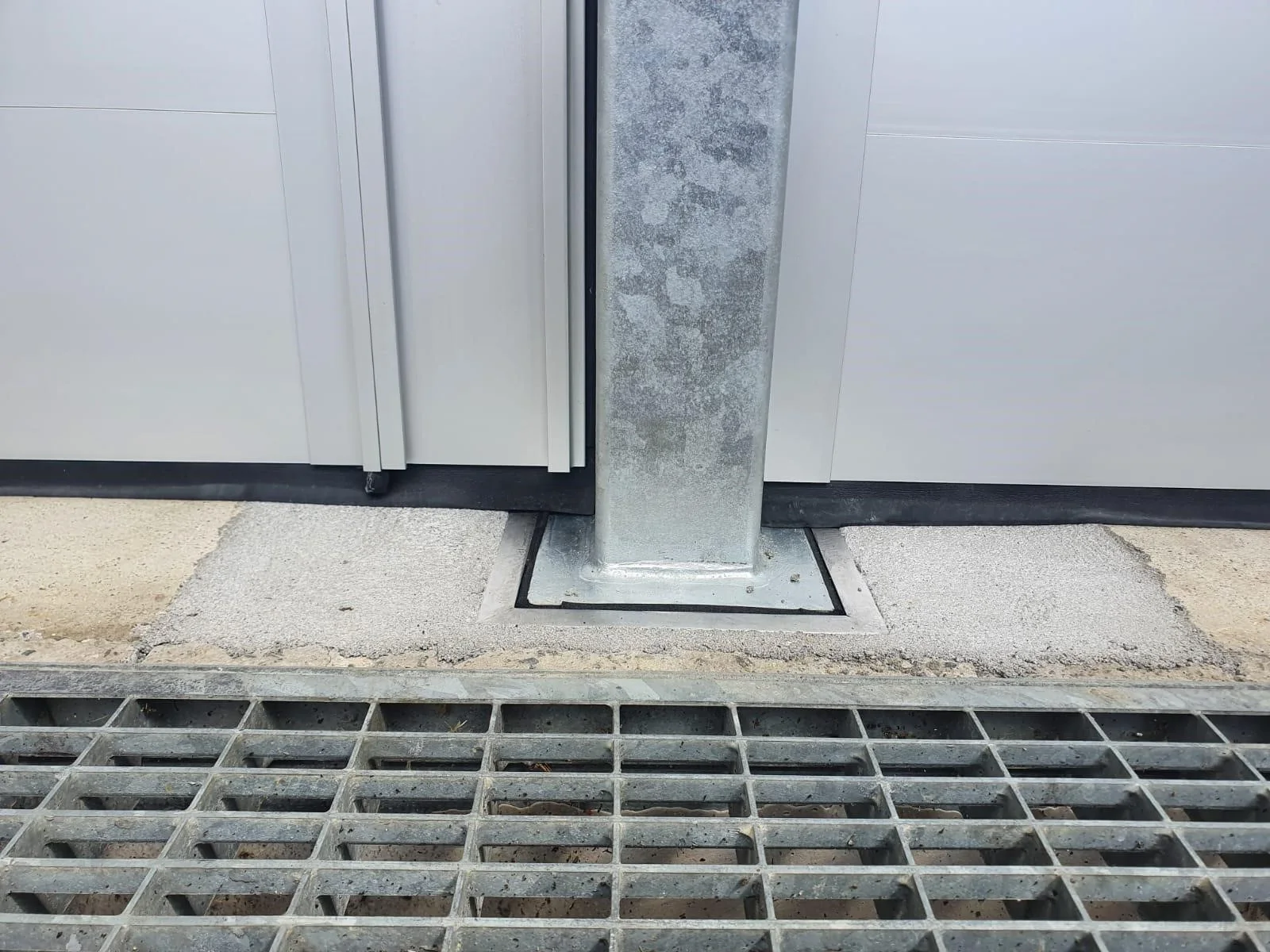 AquaLOCK Quickwall detail at a threshold
